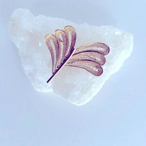 Vintage Gold Filigree Fan Brooch